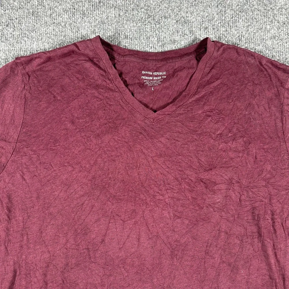 Banana Republic T Shirt Mens Size L Maroon V-Neck Premium Wash Tee Short Sleeve